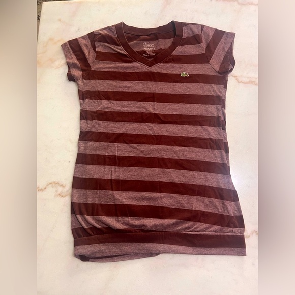 Vintage Juniors Izod Lacoste Alligator Maroon Banded Bottom Striped T-shirt S-M - Picture 1 of 5